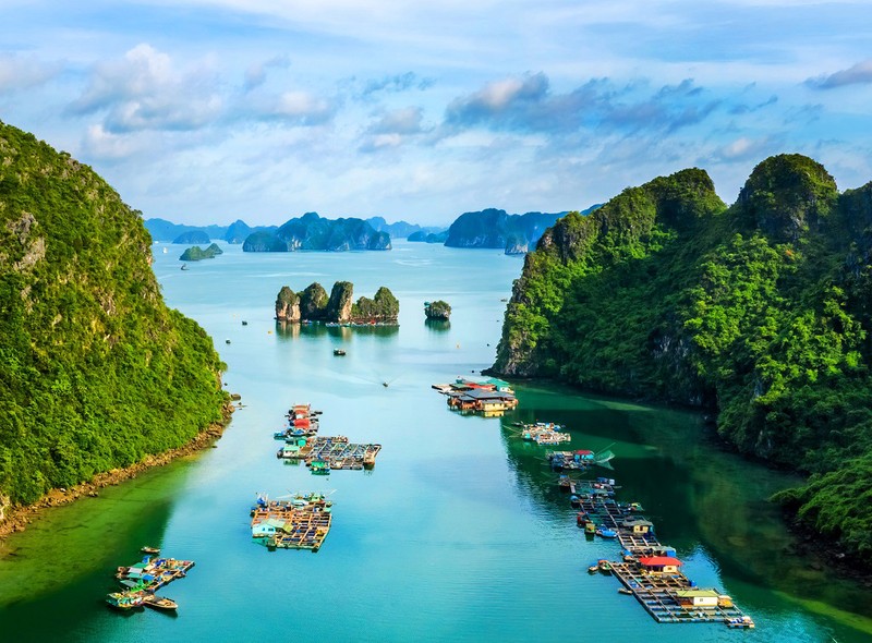 12_Day_Best_of Vietnam_ Halong Bay_1_oc_tourist