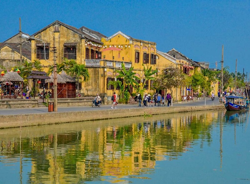 18-day-vietnam-cambodia-exploration-oc-tourist-hoian-1
